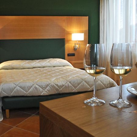 Mingone Hotel Ristorante Isola di Liri Стая снимка