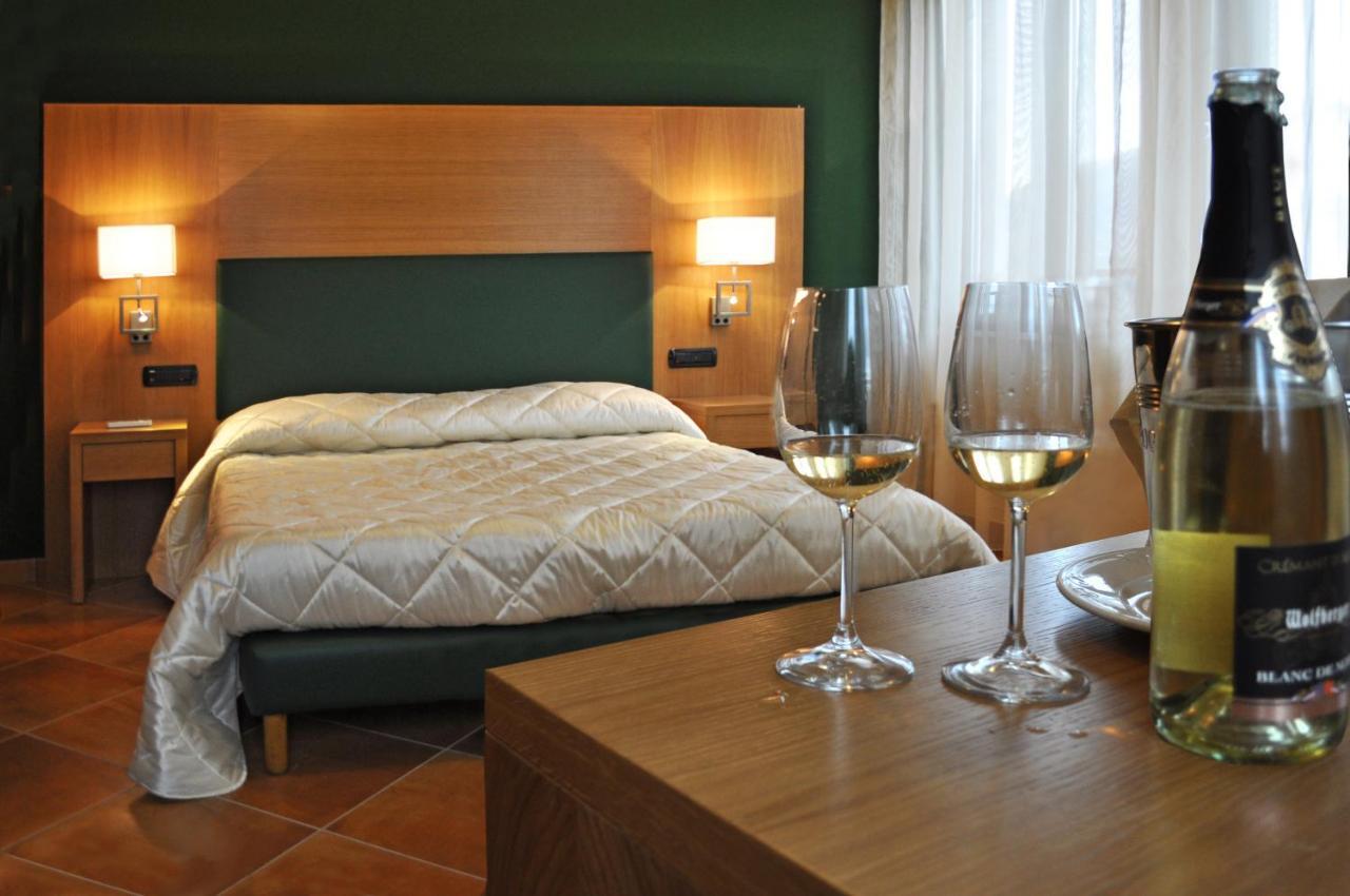 Mingone Hotel Ristorante Isola di Liri Стая снимка